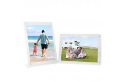China Clear Magnetic Tabletop Photo Frames Lightweight Drop Resistant supplier