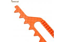 China Apiculture Equipment Plastic Bee Frame Spacer Beehive Tools Red 9 Frames Spacer supplier