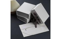 China Recyclable Folding Carton Packaging Boxes With Magnetic Closure And Ribbon Closure supplier