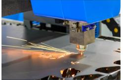 China Metal Cnc Fiber Laser Cutting Machine 3kw Factory Price CE Certification supplier