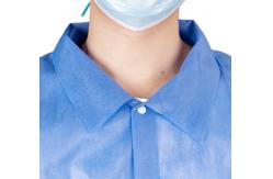 China CE Unisex Disposable Medical SMS Lab Coat With Snaps Elastic Cuff Shirt Collar supplier