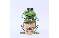 China ODM Exquisite Metal Frog Ornaments / Metal Frog Figurines With Bucket supplier