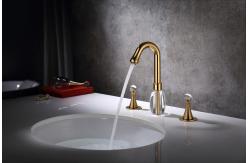 China Deck Mounted Gold Widespread Bathroom Faucet 3 Hole 2 Handle Solid Brass supplier