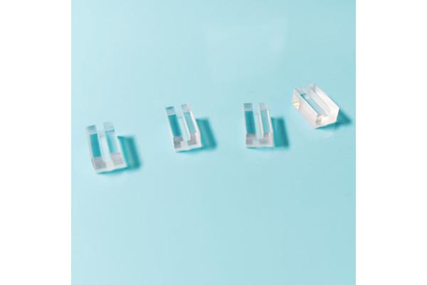 Optical Fiber Quartz Substrate 4x3x7mm Precision Slot Positioning Fiber Coupling Base