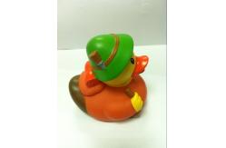 China Green Hat Squeeze Custom Rubber Ducks OEM 8cm Height Traveller Style supplier