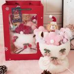 Valentine's Day and Christmas gifts for your girlfriend and best friend: setting up a stall with dolls, bouquets, handmade plush toys, and flower gifts for sale