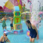 Glass Fiber Water Splash Pad Corrosion Resistant Block Building Spray Toys for sale