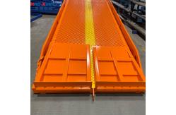 China Hand-Hydraulic Mobile Dock Leveler - Manual Adjustable Loading Ramp for Trucks & Warehouses supplier