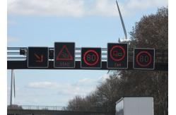 China Highway Variable Electronic Message Board Signs With High Contrast Ratio 800mmX800mmX150mm supplier