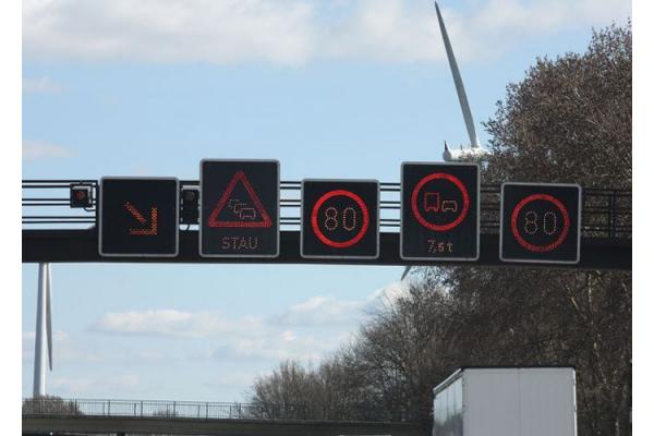 Highway Variable Electronic Message Board Signs With High Contrast Ratio 800mmX800mmX150mm