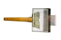 China 23 Needles Stainless steel Double Headed Honey Uncapping Fork with wooden handle supplier