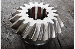 China 16.477 Module Steel Spiral Bevel Gears With Internal Rectangular Spline supplier