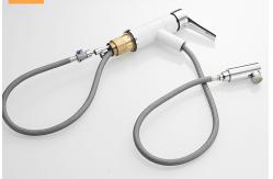 China 360 Rotating ODM Pull Out Brass Faucet supplier