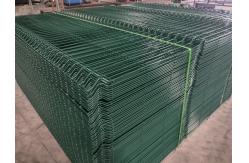 China Straight Post Powder Coated Curved Metal Fence Panels Triangle Bend Wire Mesh supplier