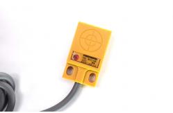 China Waterproof NPN Proximity Switch Red LED Detect Sensor Working Status supplier