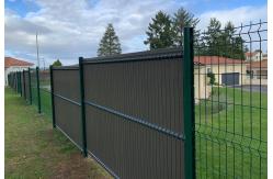 China Galvanized 100x300mm Curved V Mesh Security Fencing supplier