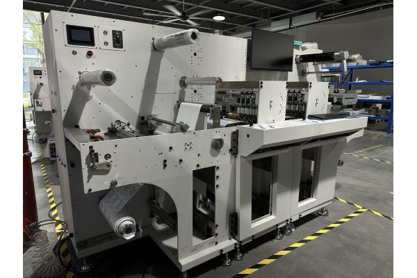 Intelligent digital label cutting/sliting and rewinding machine