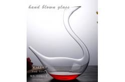 China 1800ml Glass Wine Decanter Handmade Lead Free Crystal Material Swan Shaped supplier