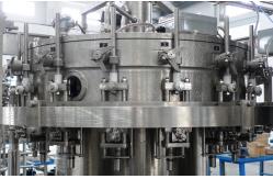 China 3 in 1 Automatic Carbonated beverage rotary filling machines wine bottle filling equipment supplier