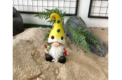 China Colorful Polyresin Garden Ornaments Rustproof Polyresin Gnome supplier