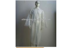 China Soft PE Material Disposable Plastic Gowns For Water / Oil / Blood Prevention supplier