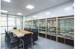 China Cosmetic Bottle Caps manufacturer
