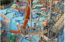 China 4 Lanes Extreme Aqualoop Water Slide Translucent Looping Water Slides supplier