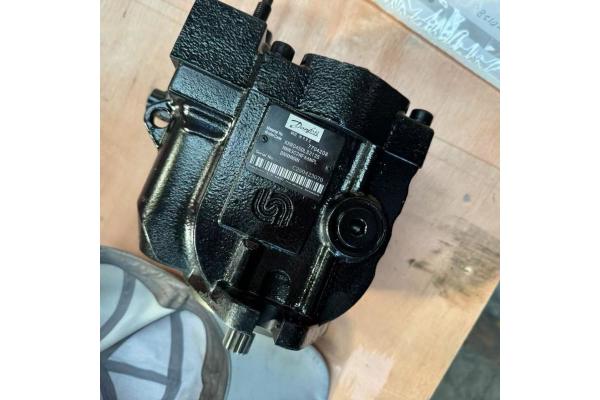 Danfoss Piston Pump KRR045DLS2125NNN3C2NFA6NPL 7704208 Made in P.R.C