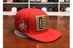China Rivet Chain Personalized Child Snapback Hats Flat Brim 85% Acrylic + 15% Wool supplier