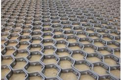 China 50X50mm Silver Hexmesh Refractory Hexagon Expanded Metal Grating supplier