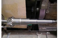 China Right Hand Spiral Bevel Gear Shaft 6.5 Module 503mm Length supplier