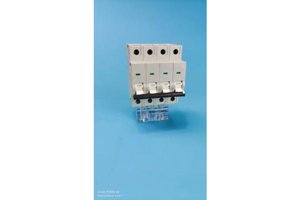 UL 94-V0 Flame Retardant 400VAC 4P Surge Circuit Breaker