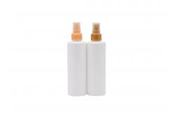 China 30ml PET Plastic Cosmetic Spray Bottle With Various Customized Pump supplier