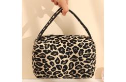 China Lager Capacity Durable Soft Makeup Bag With Handle Large Capacity Cosmetic Pouch supplier