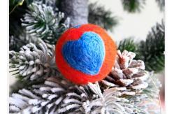 China Customized Mini Felt Balls , Circle Heart Pattern Coloured Felt Balls supplier