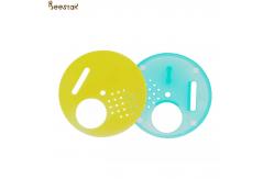 China Plastic Bee Round Shape Disc Beehive Entrance For Beekeeping Apiculture Beehive Gate supplier