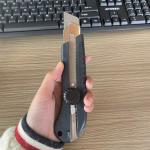 25mm Black Plastic Handle Snap Off Utility Knife with Rotary Locking for Thin Sheeting for sale
