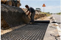 China Flexibility 200-200KN/M Woven Coated  Polyester BX Geogrid Highway Construction Soil Stabilization supplier