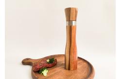 China Manual Reusable Refillable Wooden Salt And Pepper Grinder Set Acacia Wood Grinder supplier