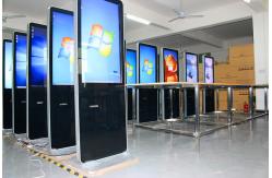 China 42 Inch 55 Inch LCD Digital Signage Screens Custom Accepted With Charging Station supplier