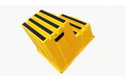 China Safety Padded Step Stool HDPE High Step Ladders For Operating The Machine supplier