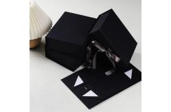 China Recyclable Folding Carton Packaging Boxes With Magnetic Closure And Ribbon Closure supplier