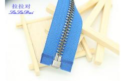 China Silver Brass Teeth 25 Inch Metal Separating Zipper Customized For Sweater / Coats supplier