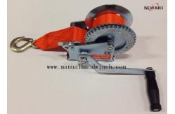China Color Strap 3000Lb Mini Manual Winch With Webbing supplier