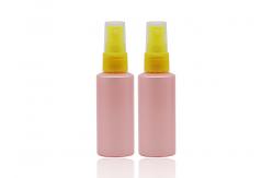 China Flat Shoulder Pink PET 50ml Small Plastic Spray Bottles Refillable With Yellow Pump supplier