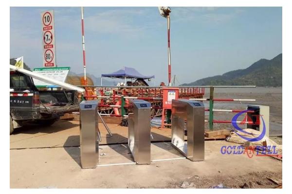 Bi Directional Tripod Turnstile Gate IP54 With RFID Facial Recognition Access Control