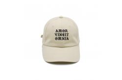 China Fashionable White 6 Panel Baseball Cap With Adjustable Strap Closure supplier