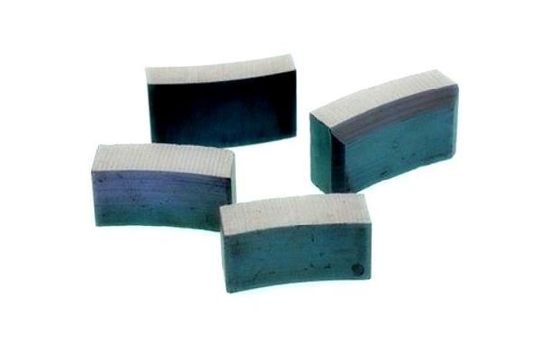 SrO 6Fe2O3 Ferrite Bar Magnets Charcoal Gray Tile Or Arc Segment Shape