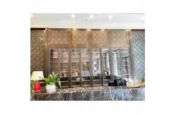 China Luxury Foldable Bar Have Glass Easy Move Steel Wine Cabinet supplier