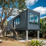 Flat Pack Container House Eco-friendly  With Steel Structure Customizable Wall Panels For Modern Living for sale